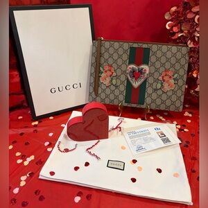 GUCCI GG Supreme Monogram Heart and Floral Clutch - Beige and Red
EUC!!
